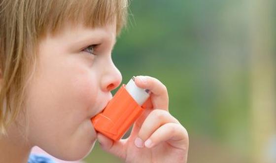 123-meisje-astma-puff-09-16.jpg