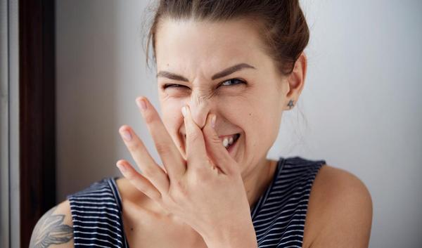 123_wind_geur_stank_vrouw_2019.jpg