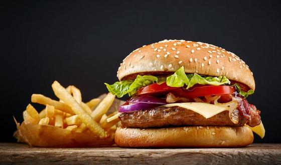 123m-hamburger-friet-eten-voeding-3-7.jpg