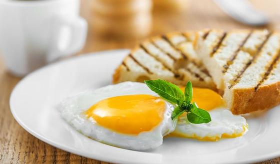 123m-ontbijt-eieren-eten-4-9.jpg