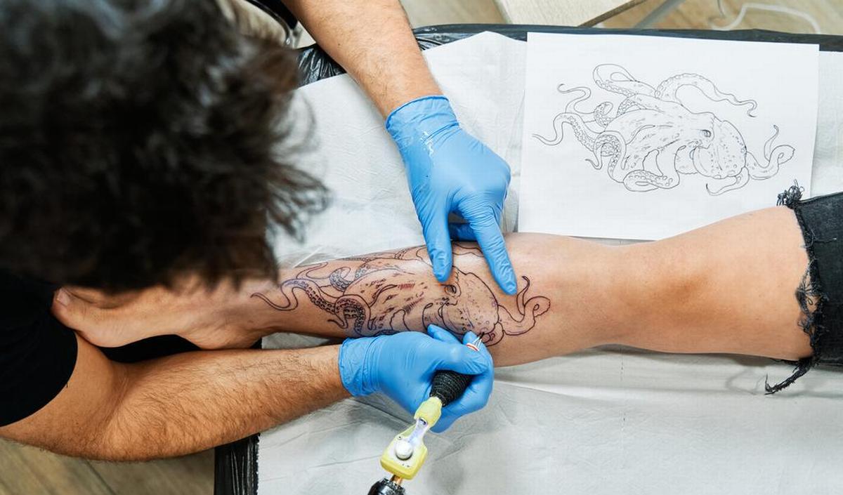 Getty_tatoeage_verzorgen_tattoo_2023.jpg