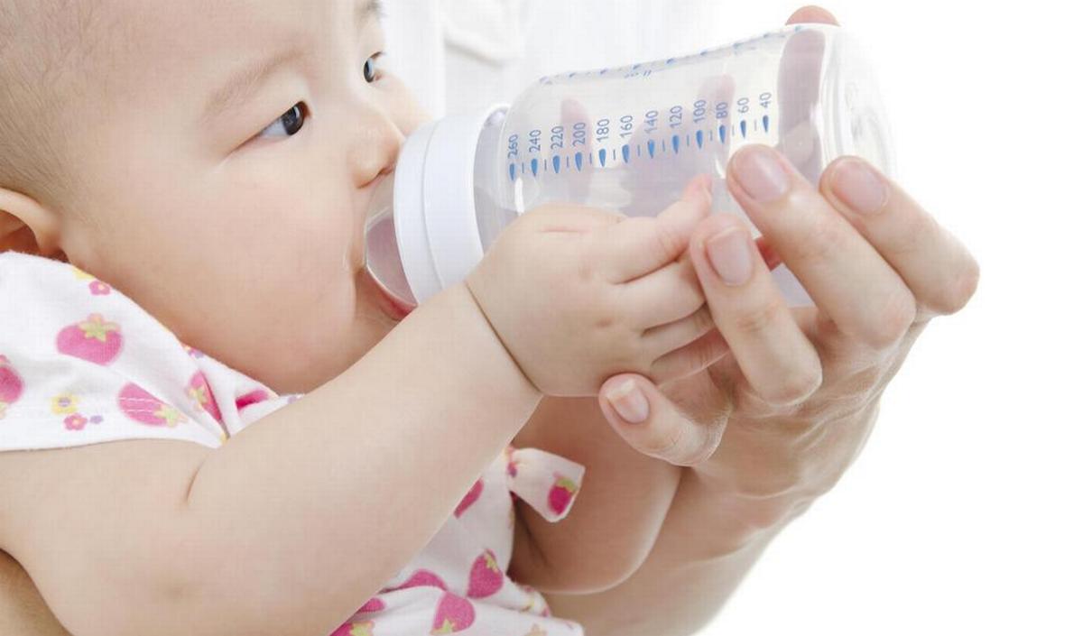 minimi_baby-water-drinken.jpg